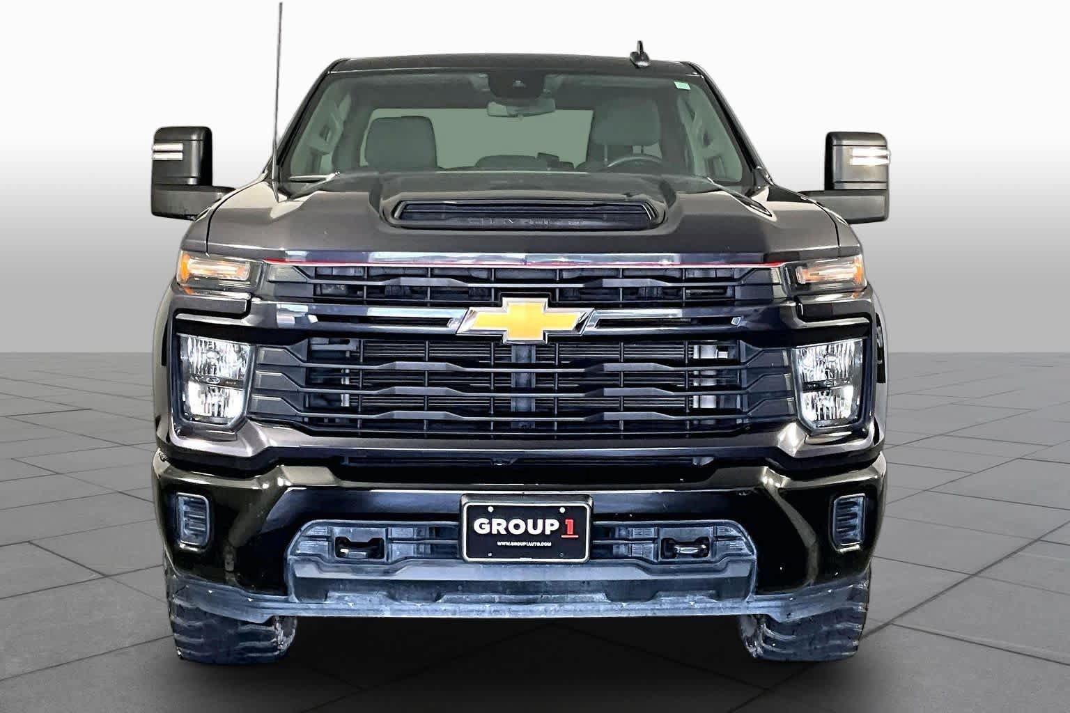 Used 2024 Chevrolet Silverado 2500 Custom w/ Custom Convenience Package AWD/4WD image 4