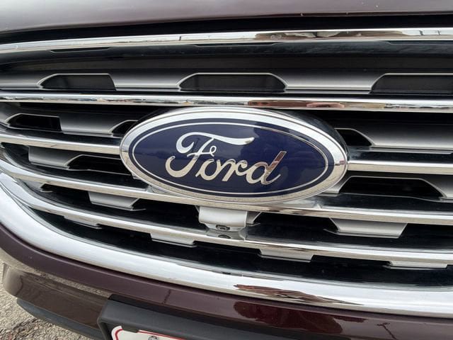 Used 2020 Ford Edge Titanium w/ Equipment Group 301A AWD/4WD image 36