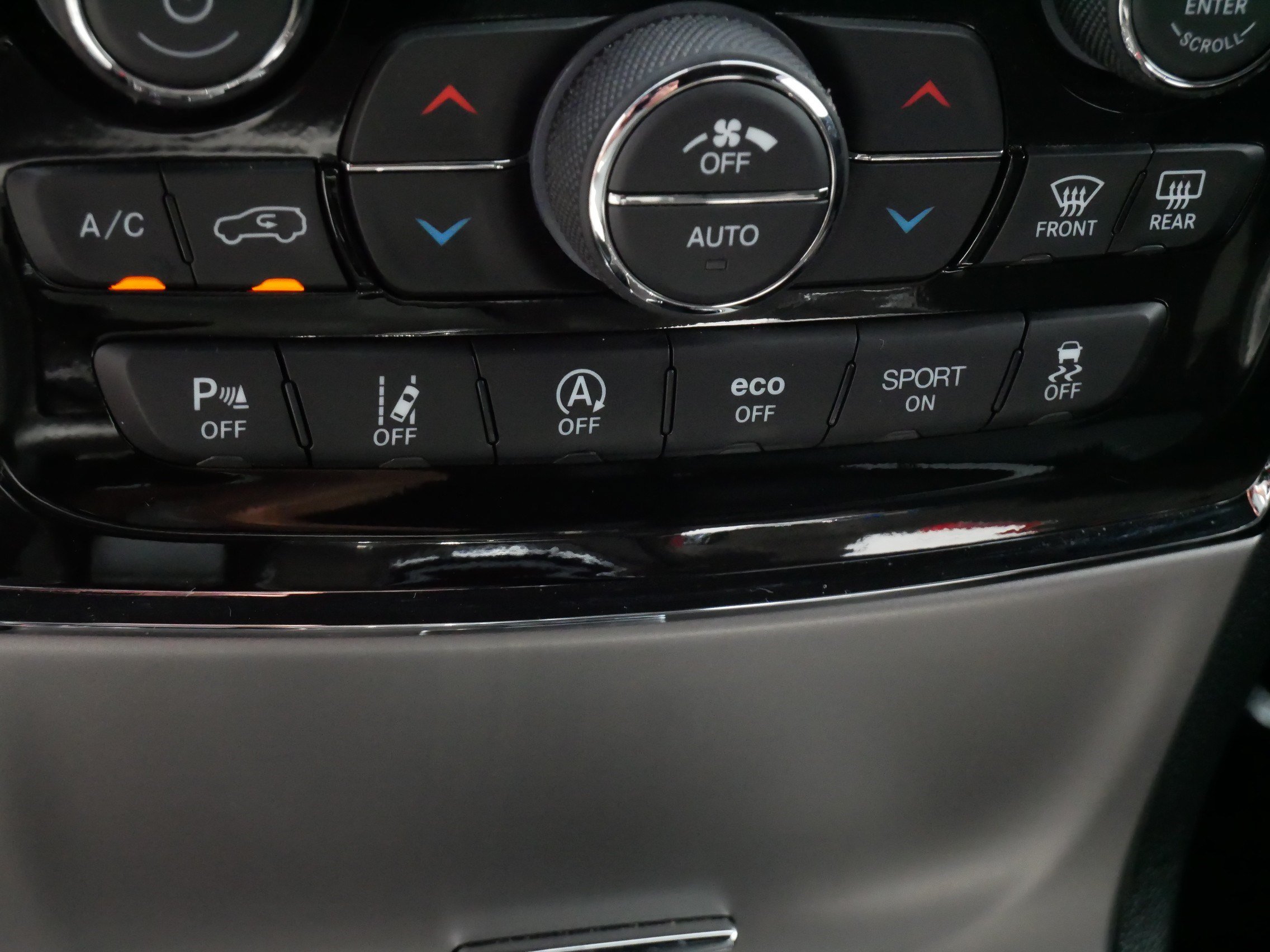 Used 2022 Jeep Grand Cherokee Laredo X AWD/4WD image 31