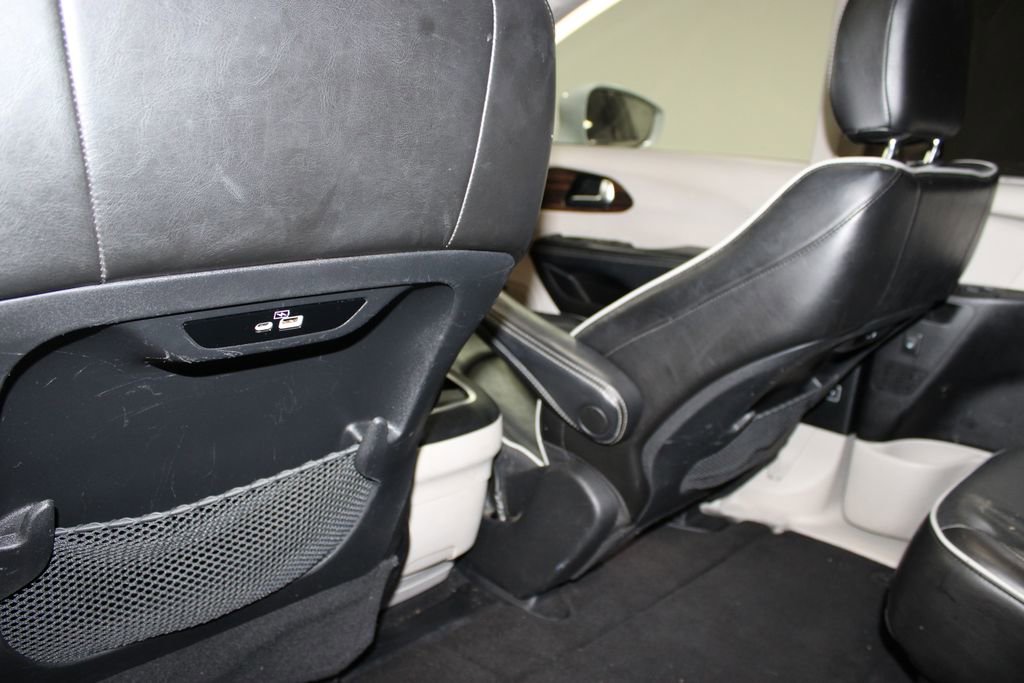 Used 2022 Chrysler Pacifica Limited image 21