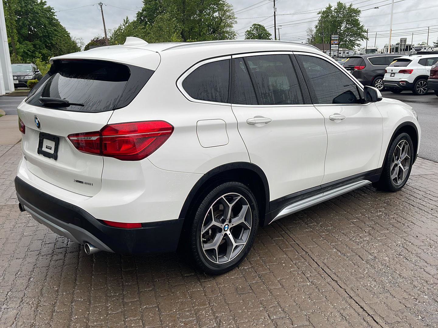 Used 2018 BMW X1 xDrive28i w/ Convenience Package AWD/4WD image 2