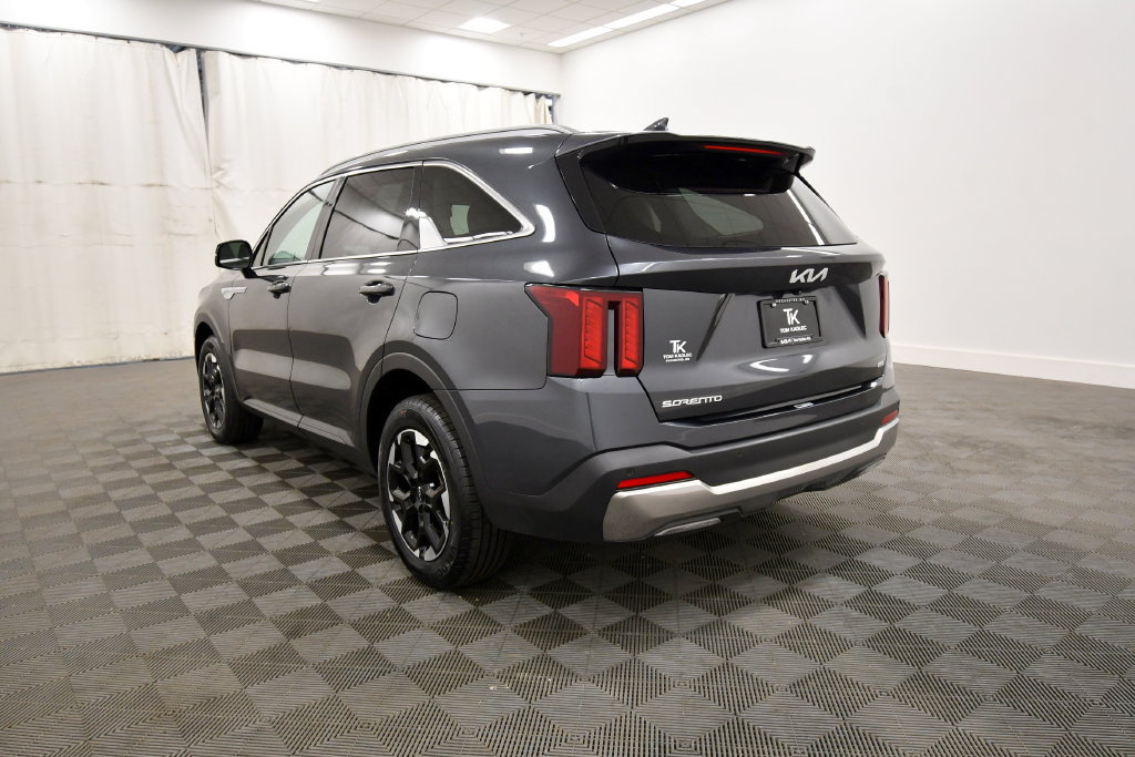 Certified 2024 Kia Sorento S w/ Panoramic Sunroof Package AWD/4WD image 5