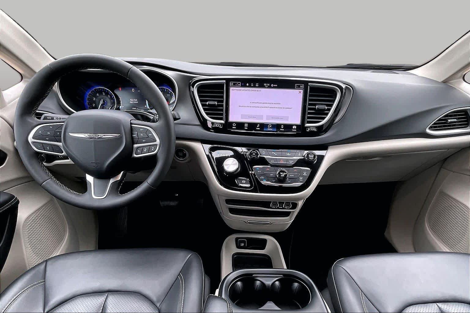 Used 2024 Chrysler Pacifica Touring-L FWD image 15