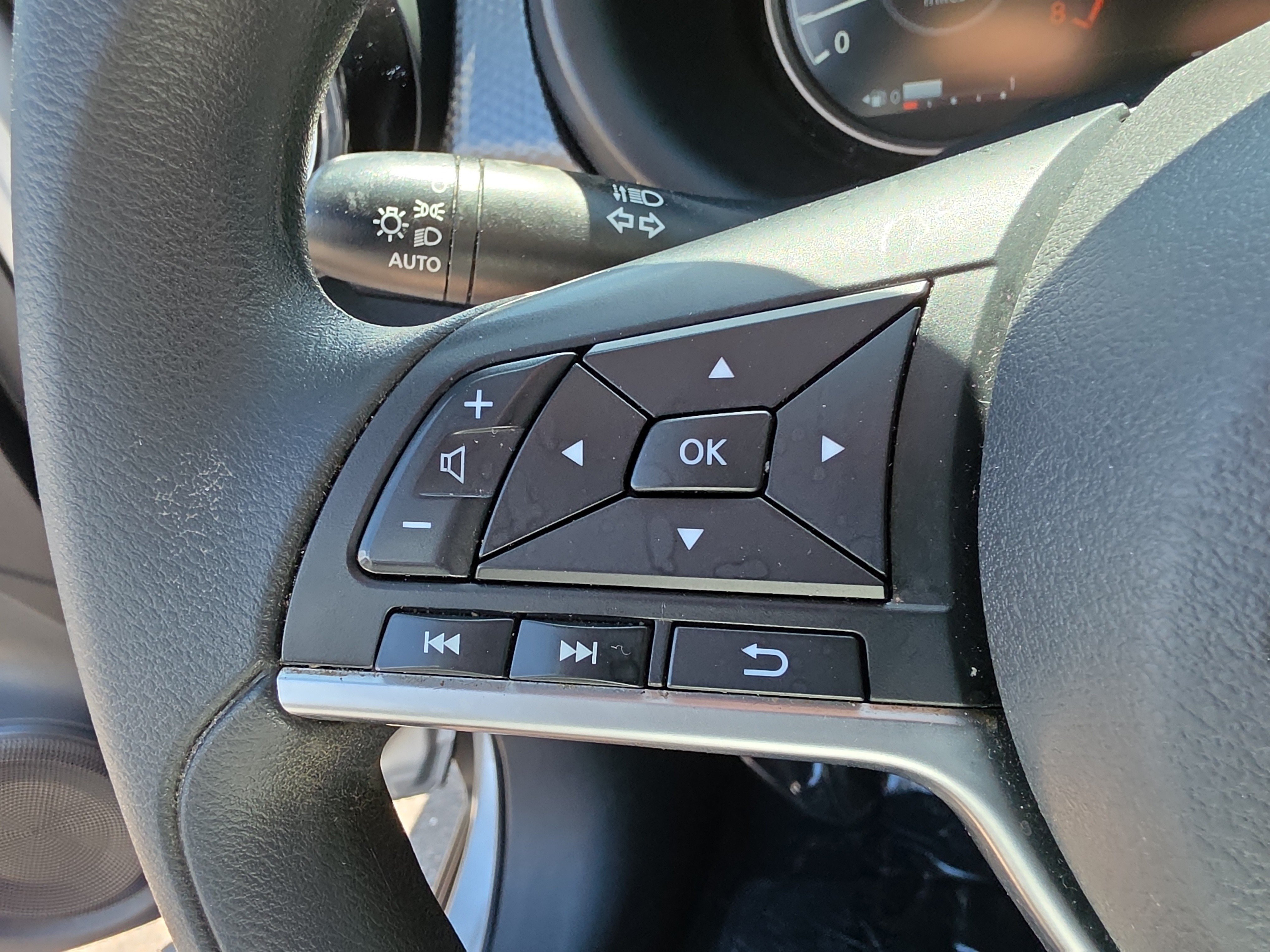 Used 2020 Nissan Kicks SV FWD image 28