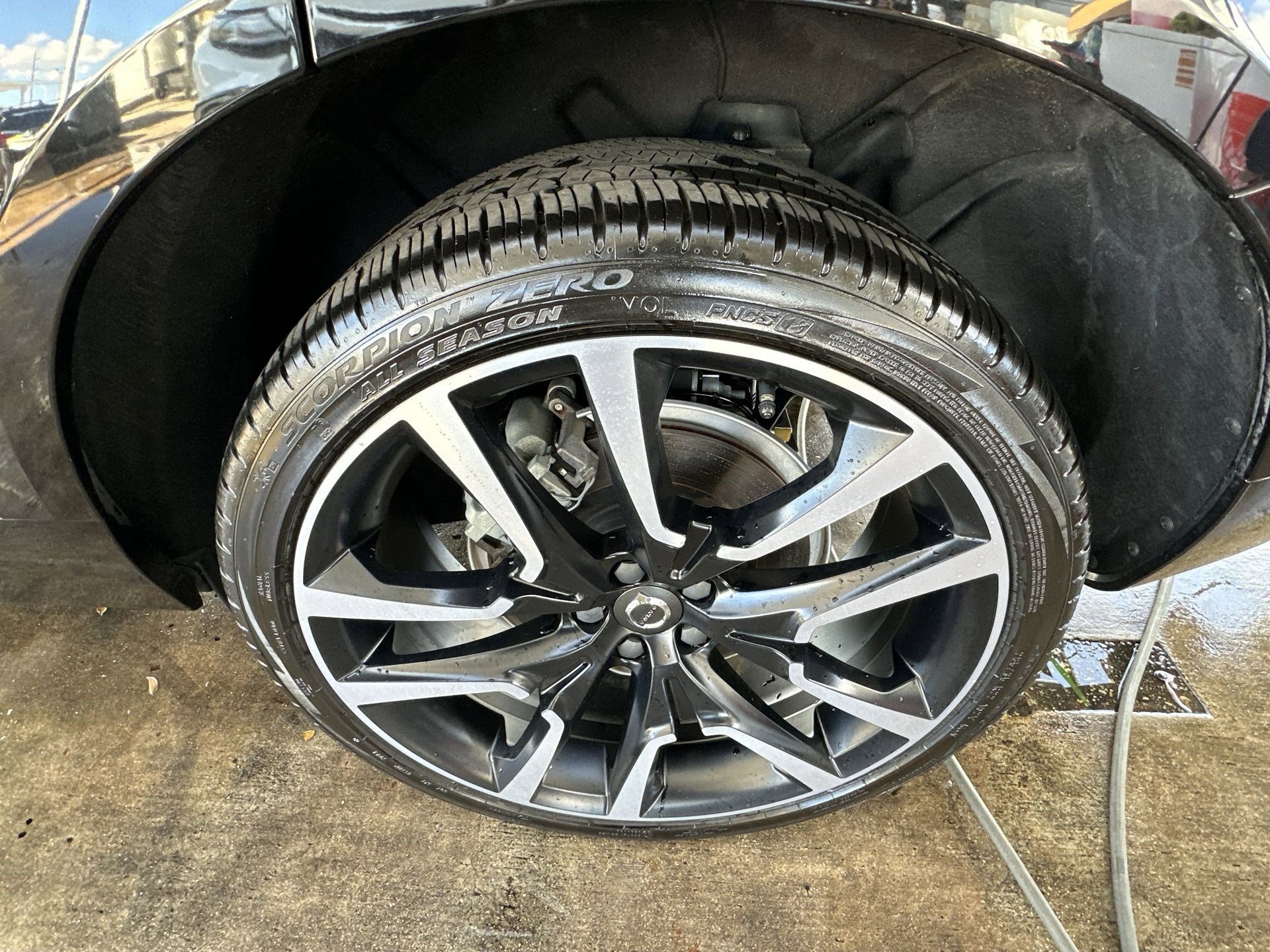 Used 2024 Volvo XC60 T8 Ultimate w/ Protection Package Premier image 19