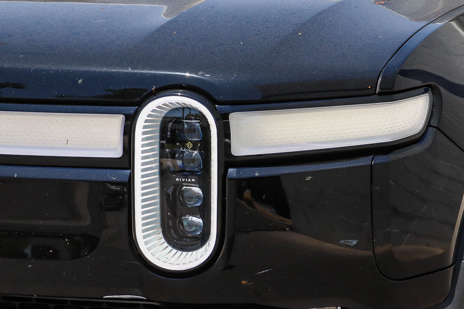 Used 2023 Rivian R1S Adventure AWD/4WD image 2