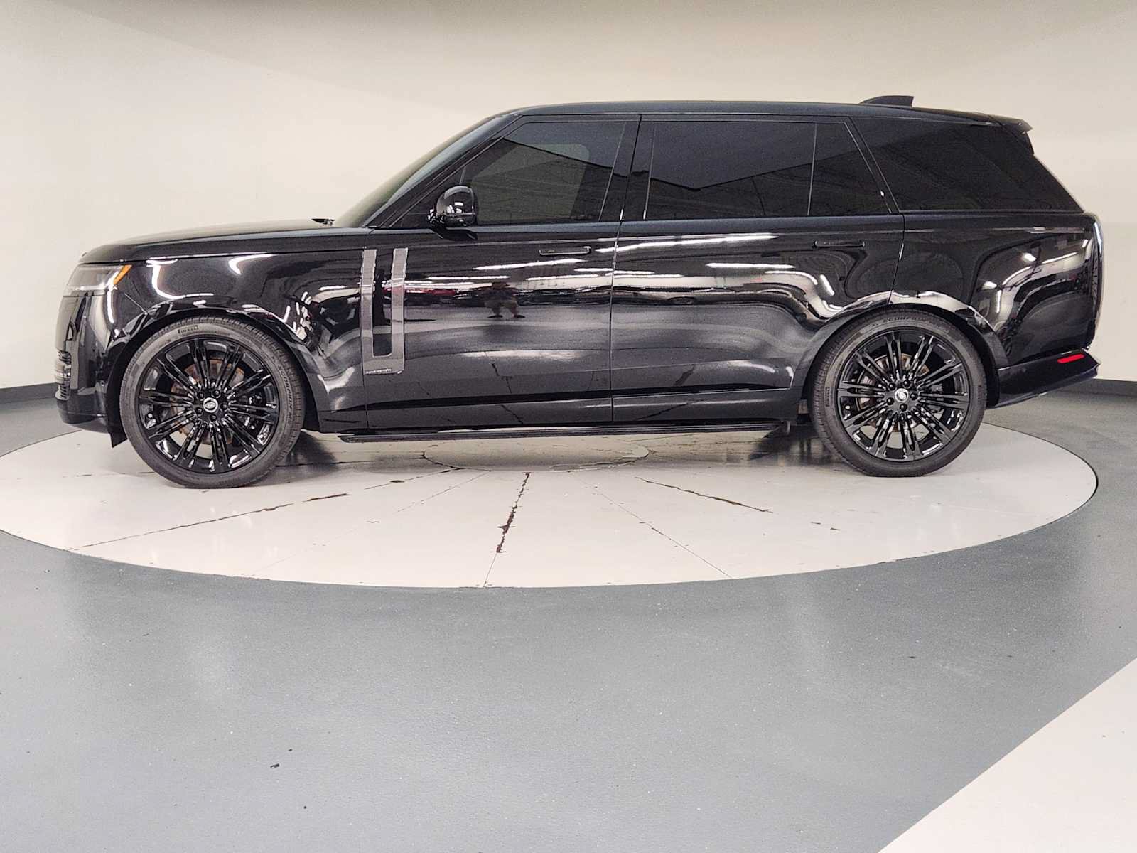Used 2025 Land Rover Range Rover Long Wheelbase Autobiography AWD/4WD image 10