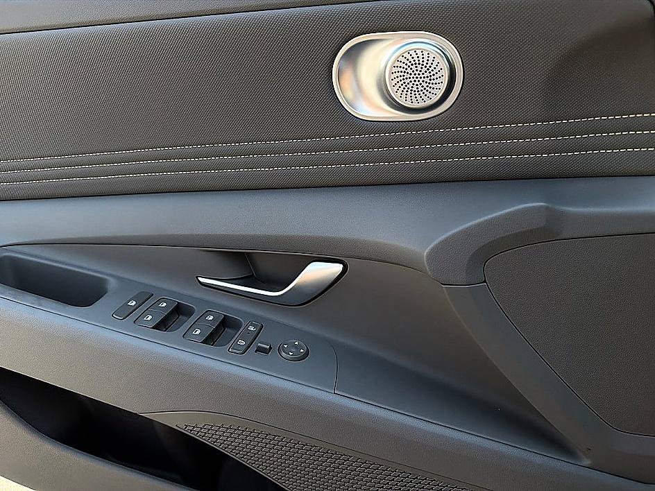 New 2026 Hyundai Elantra SEL Sport FWD image 16