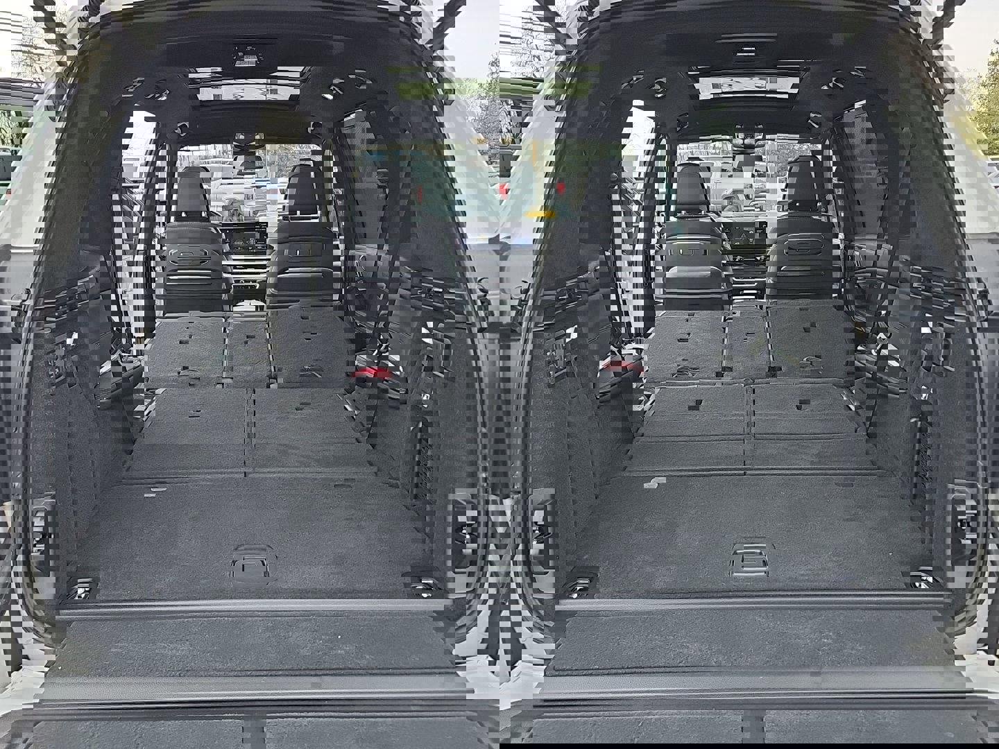 Used 2023 BMW X7 M60i w/ Executive Package image 33