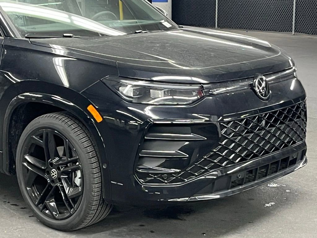 New 2025 Volkswagen Tiguan SE R-Line image 41