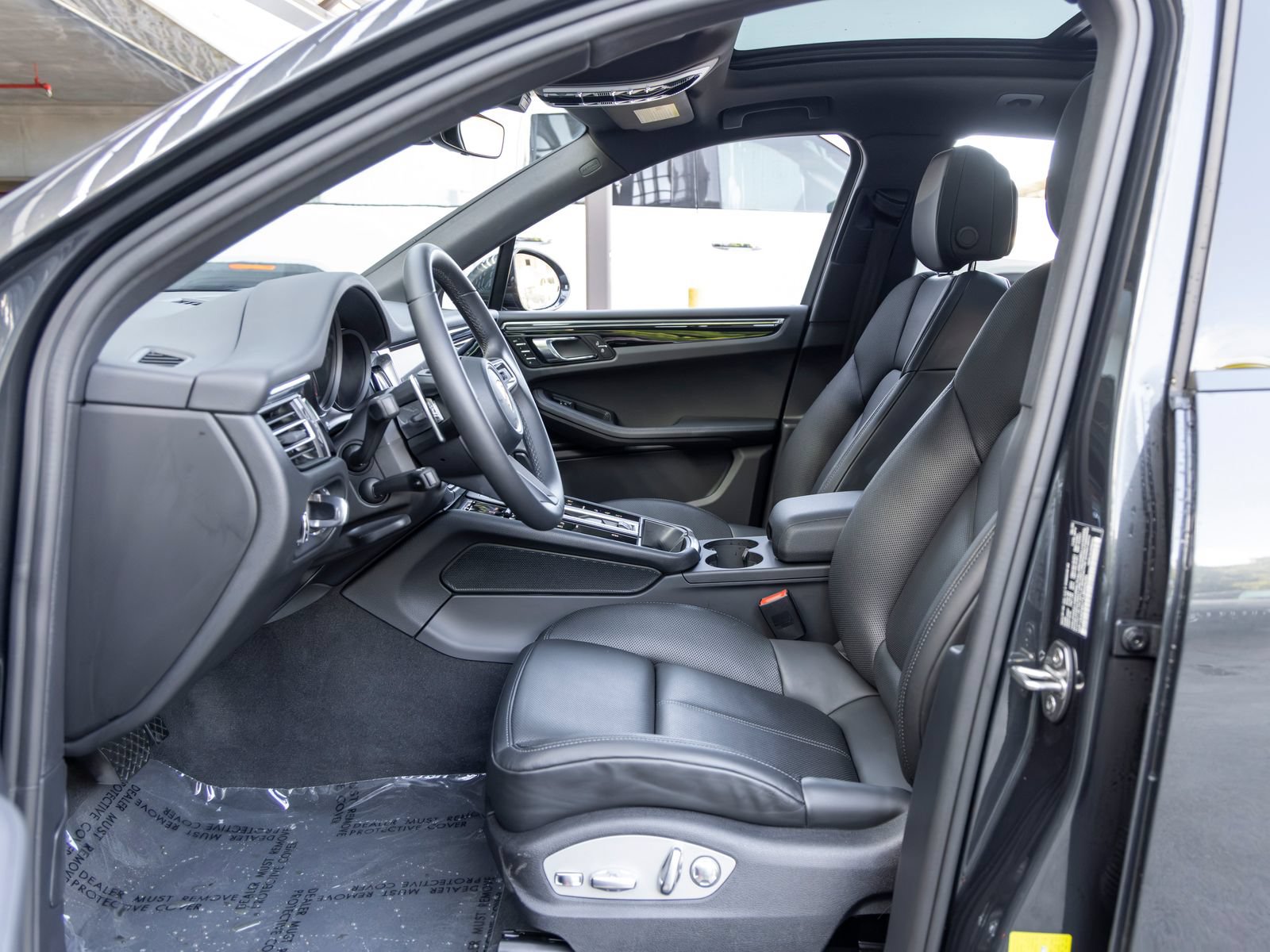 Certified 2026 Porsche Macan AWD/4WD image 31