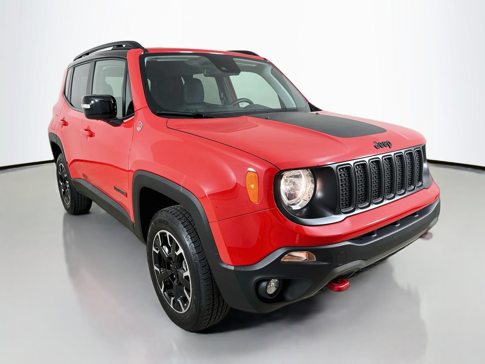 Used 2023 Jeep Renegade Trailhawk w/ Trailhawk Elite Group AWD/4WD image 3