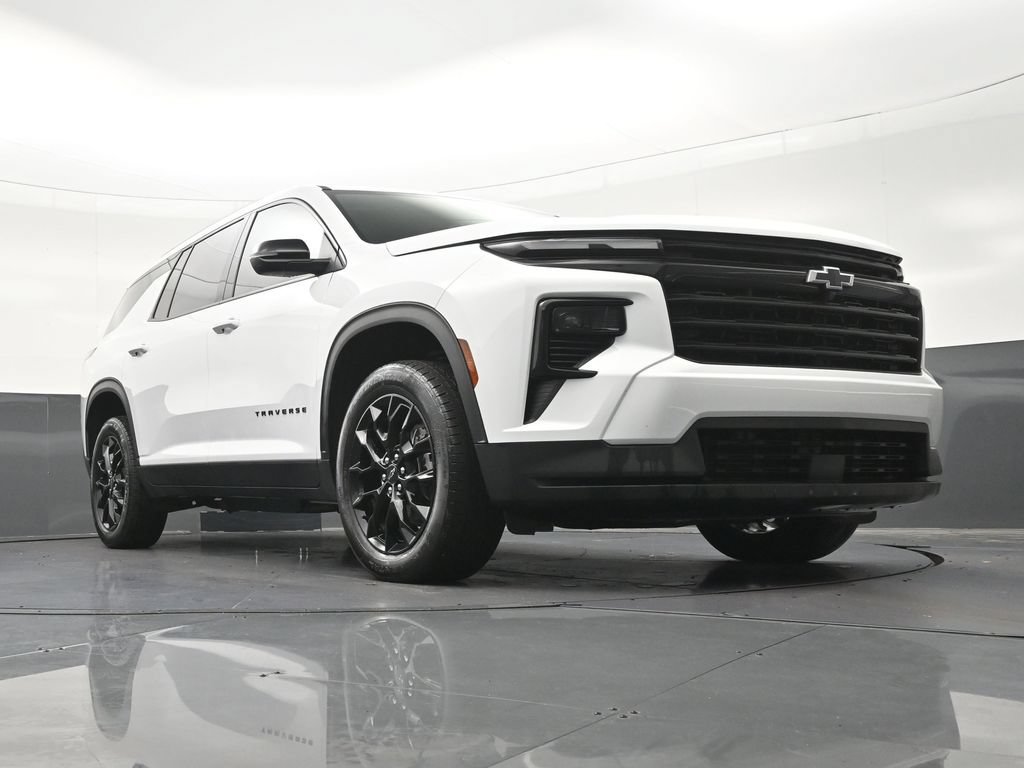 Used 2025 Chevrolet Traverse LT w/ Midnight/Sport Edition FWD image 31