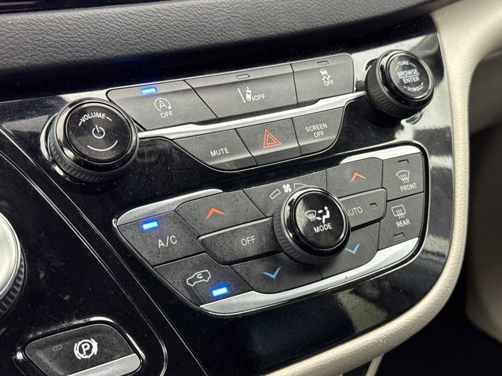 Used 2022 Chrysler Pacifica Touring-L FWD image 20