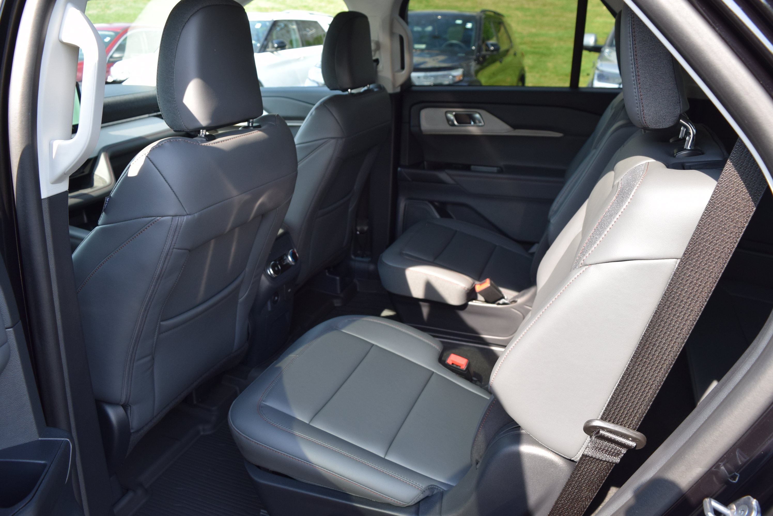 Used 2026 Ford Explorer Active w/ Active Comfort Package AWD/4WD image 8