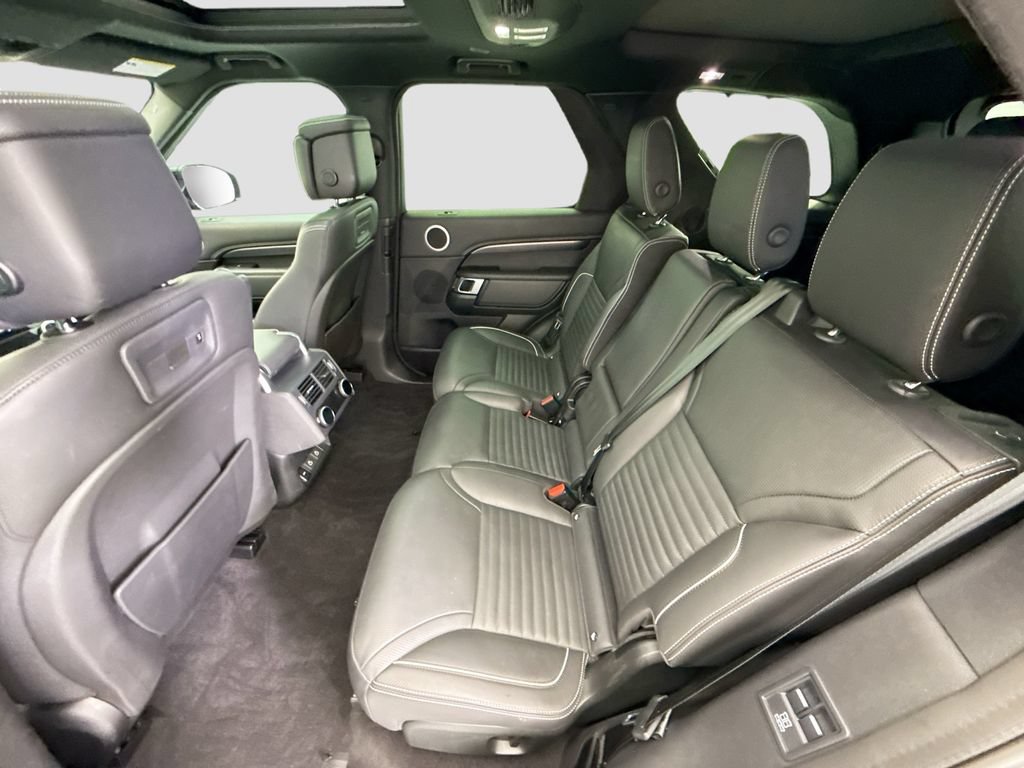 Used 2024 Land Rover Discovery Metropolitan Edition AWD/4WD image 20
