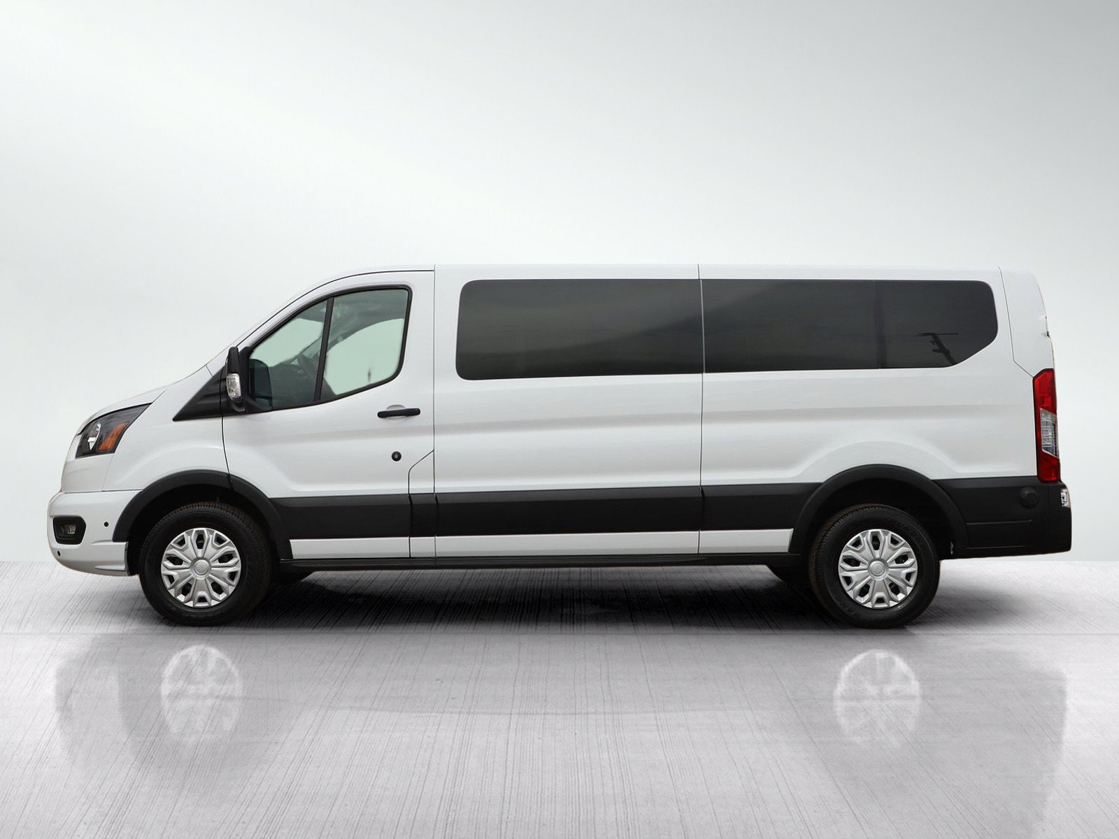 Used 2024 Ford Transit 350 XLT RWD image 2