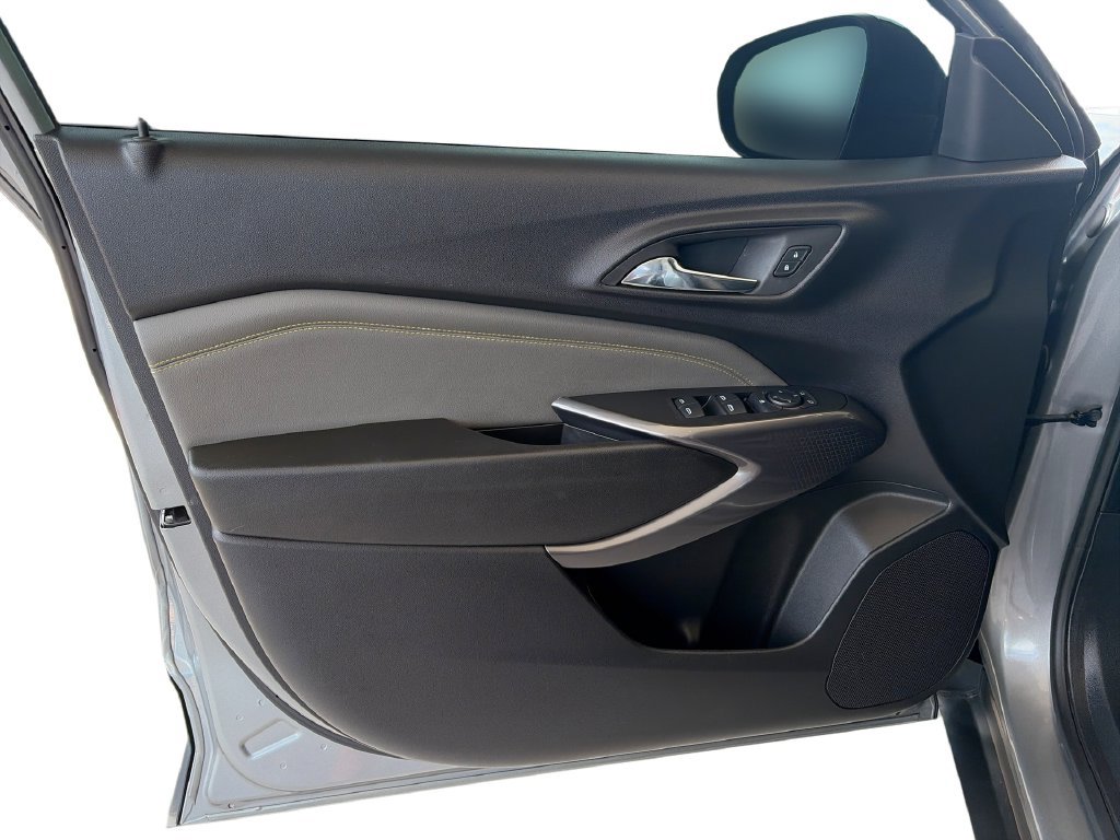 Certified 2025 Chevrolet Trax ACTIV w/ Sunroof Package FWD image 23