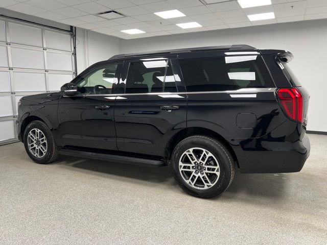 Used 2025 Ford Expedition Active AWD/4WD image 6