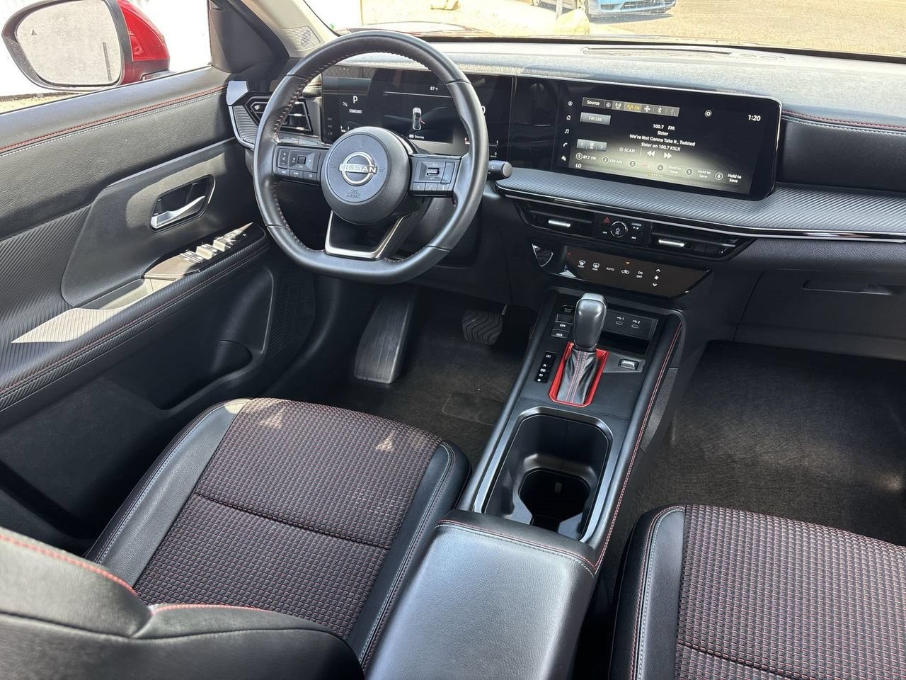 Used 2025 Nissan Kicks SR FWD image 11