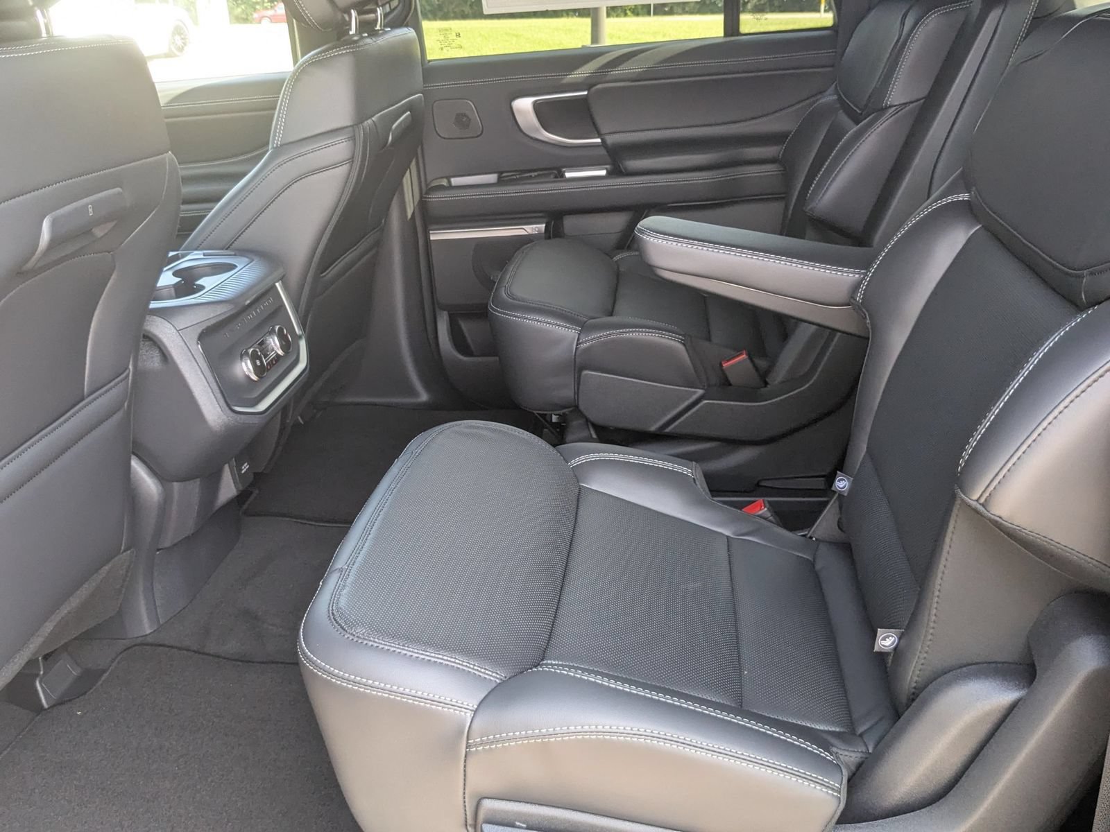 New 2027 Ford Expedition Max Platinum w/ Stealth Performance Package AWD/4WD image 29