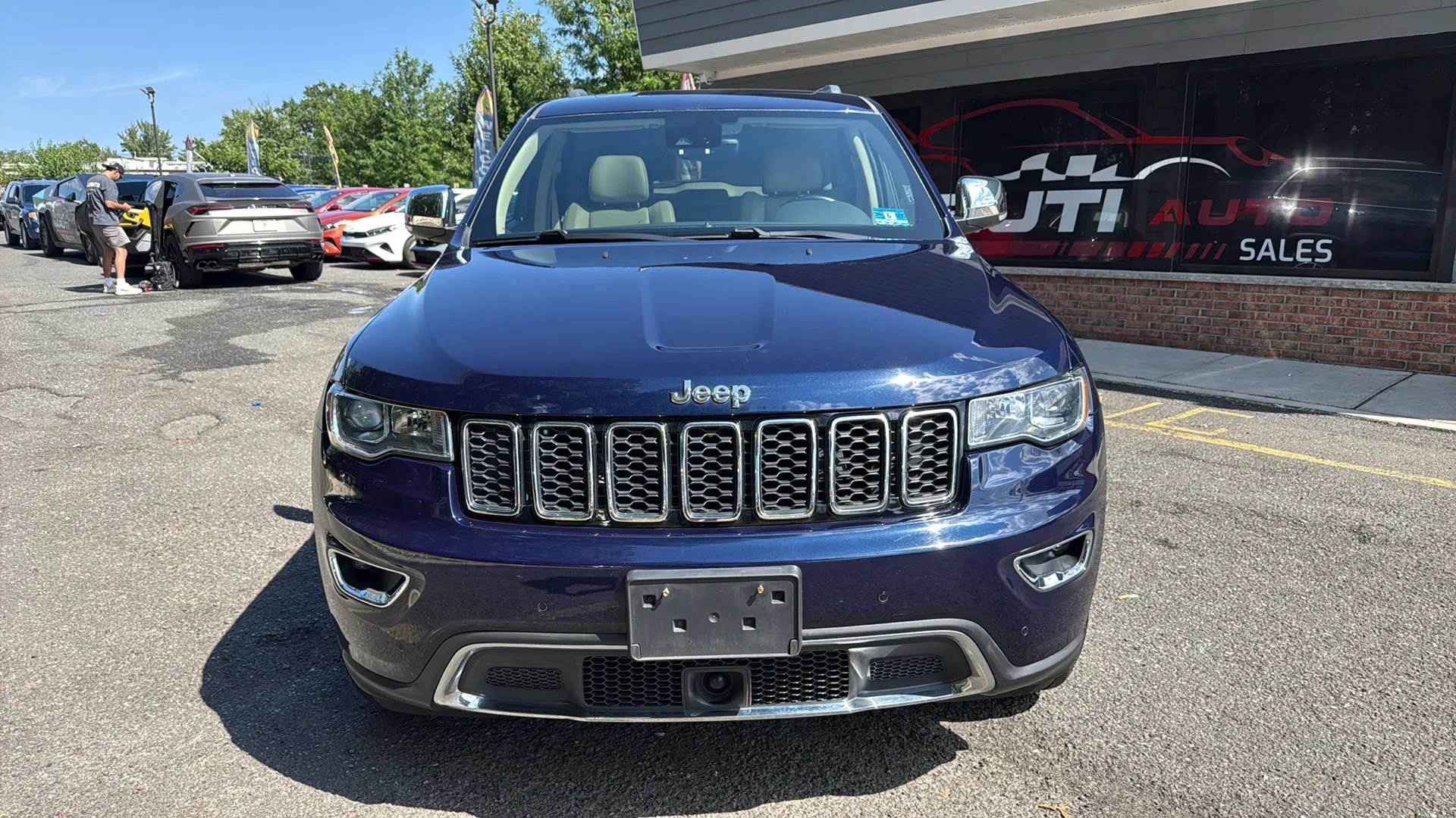 Used 2018 Jeep Grand Cherokee Limited AWD/4WD image 6