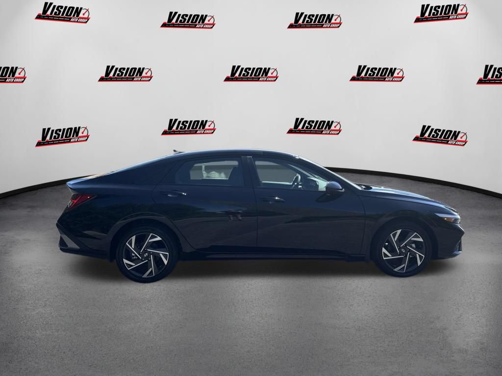 New 2025 Hyundai Elantra SEL FWD image 4