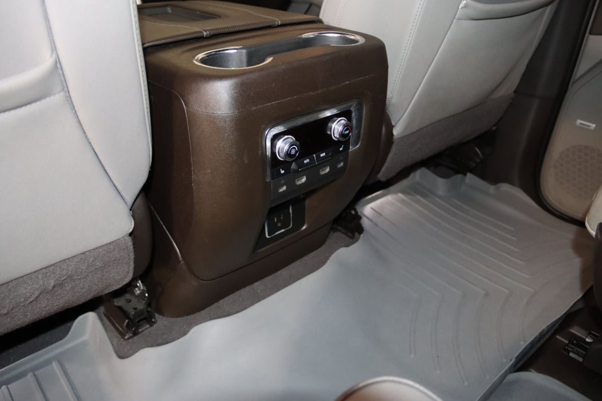 Used 2023 GMC Yukon XL SLT w/ SLT Premium Package AWD/4WD image 68