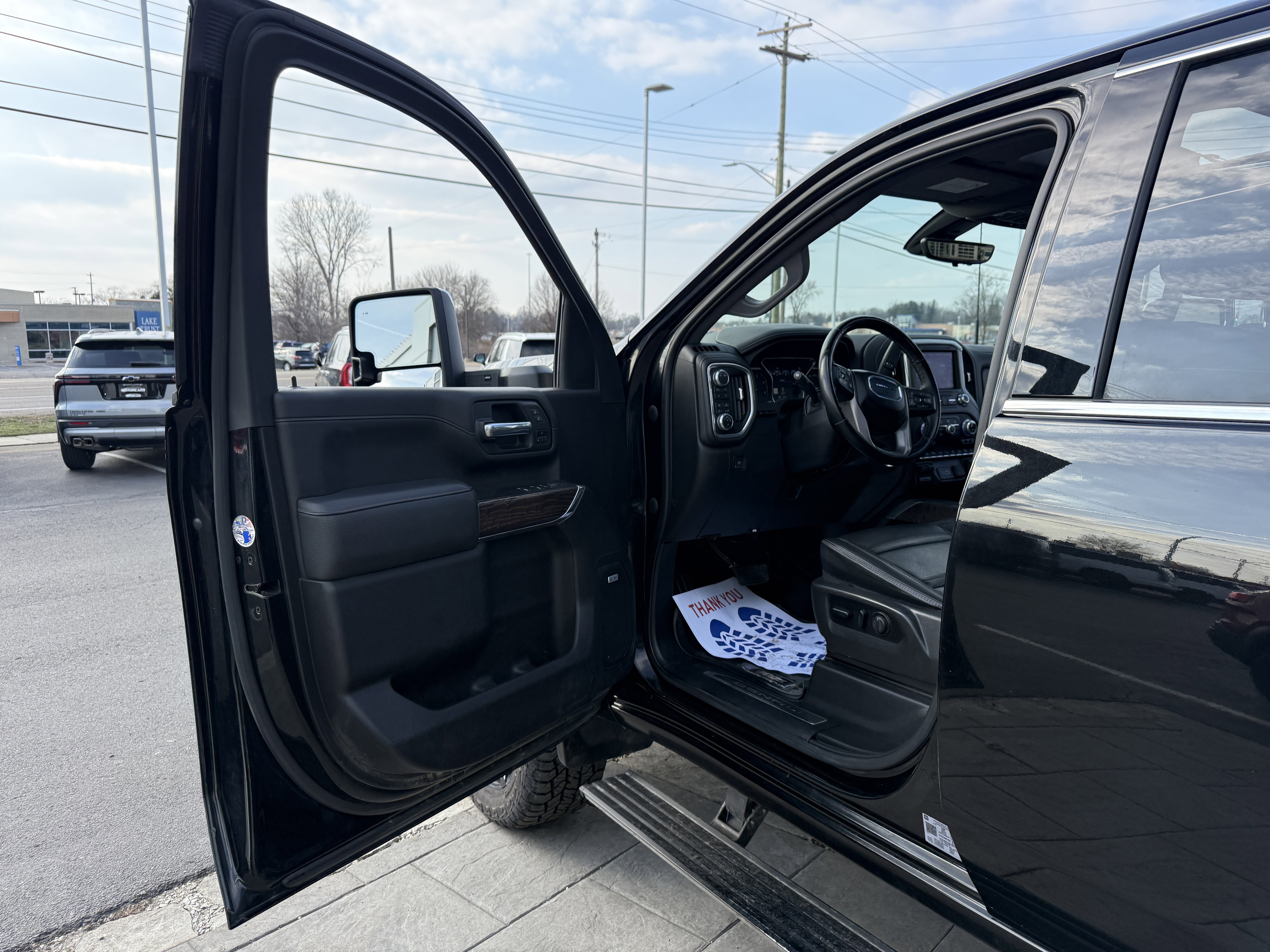 Used 2023 GMC Sierra 2500 Denali w/ Denali Black Diamond Edition AWD/4WD image 11