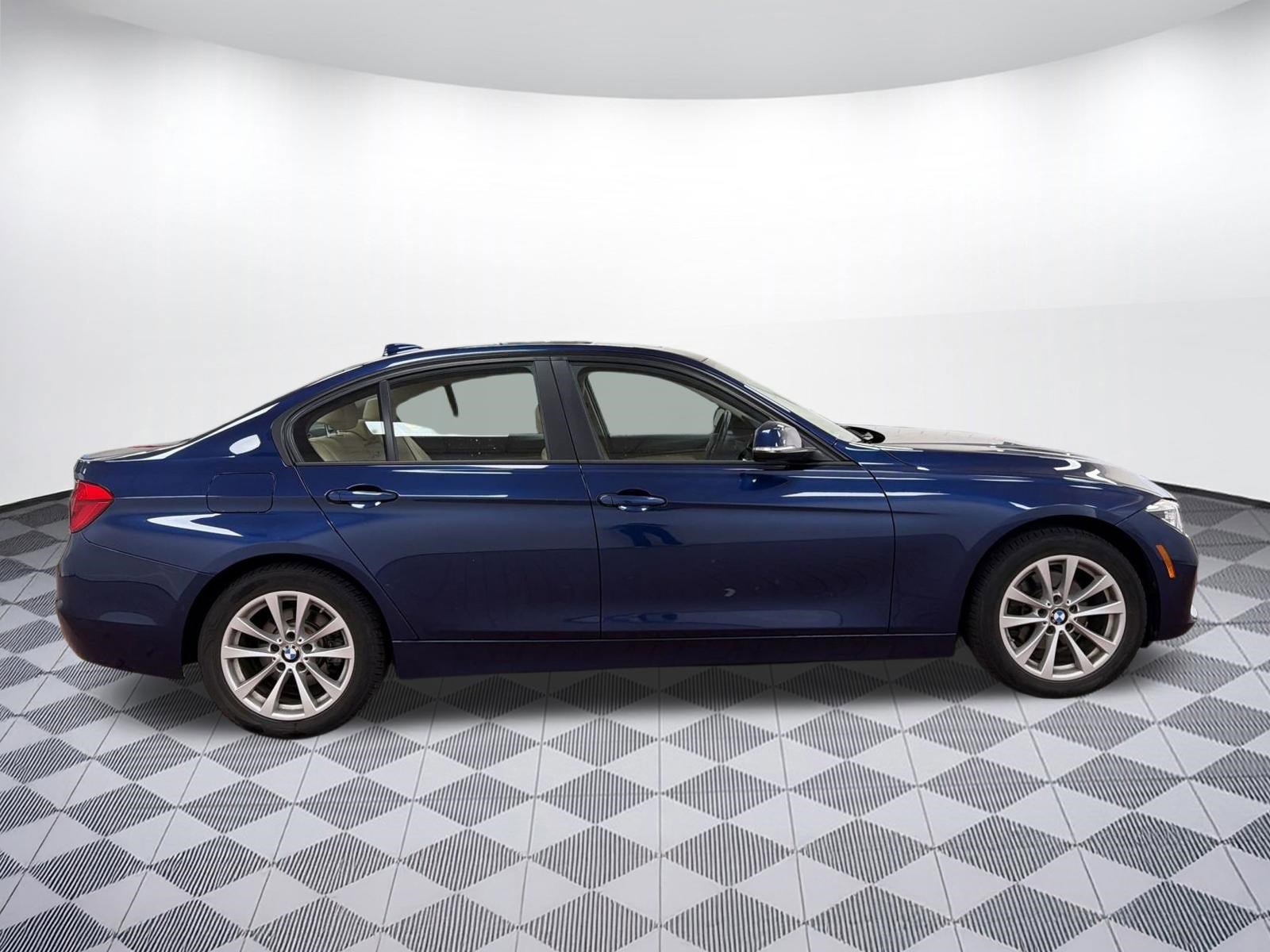 Used 2018 BMW 320i xDrive Sedan w/ Convenience Package AWD/4WD image 8