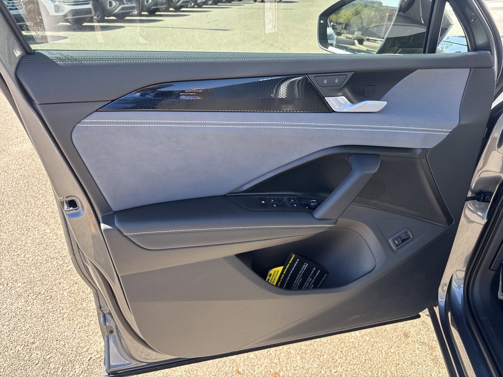 New 2026 Volkswagen Tiguan SE R-Line image 12