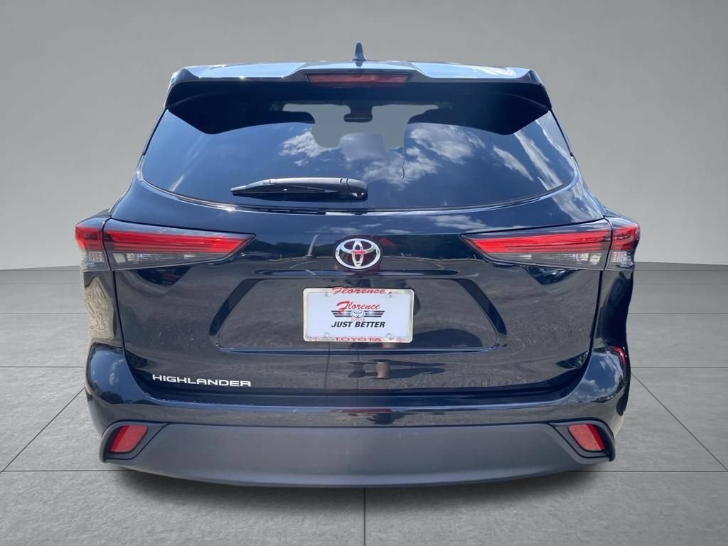 Used 2023 Toyota Highlander L FWD image 12