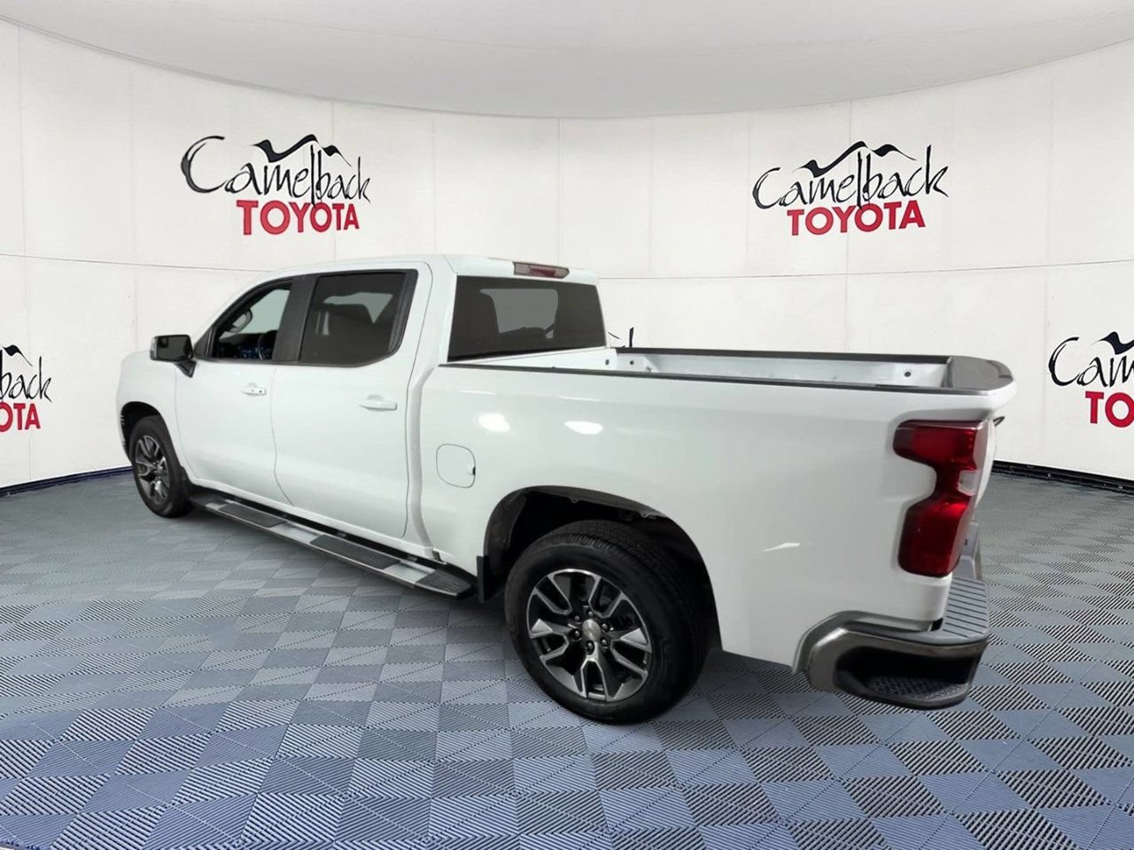 Used 2022 Chevrolet Silverado 1500 LT RWD image 9