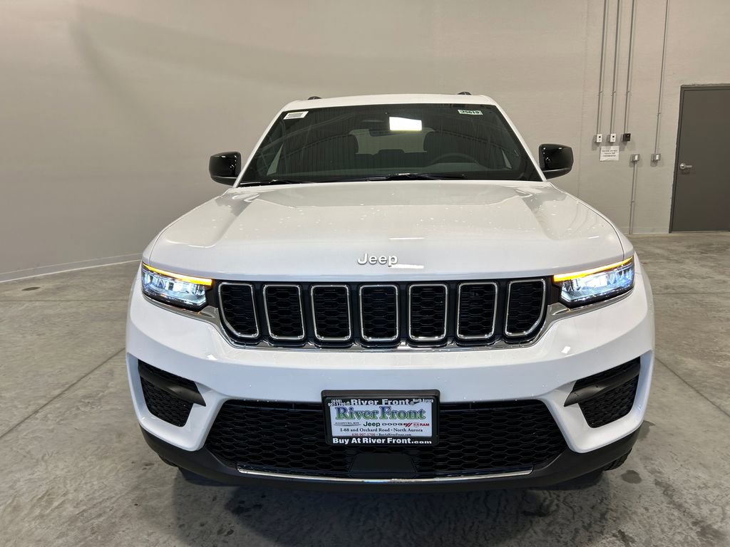 New 2025 Jeep Grand Cherokee Laredo w/ Luxury Tech Group I image 3