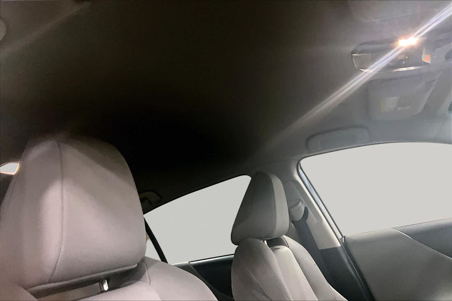 Used 2023 Toyota Venza LE AWD/4WD image 14
