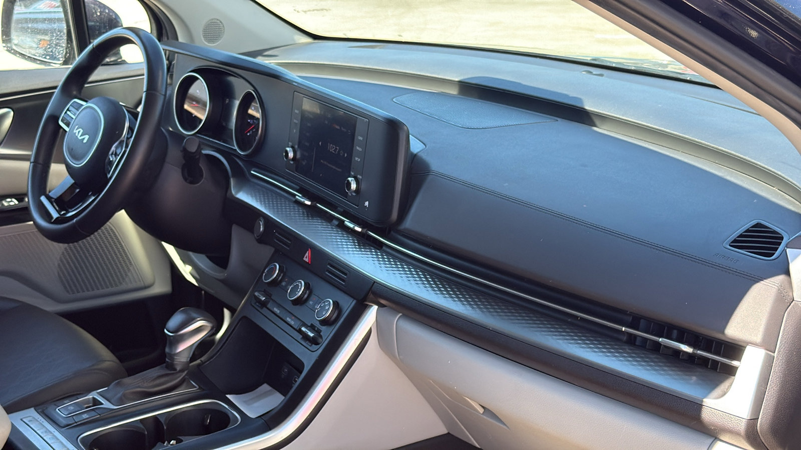 Used 2024 Kia Carnival LX image 30