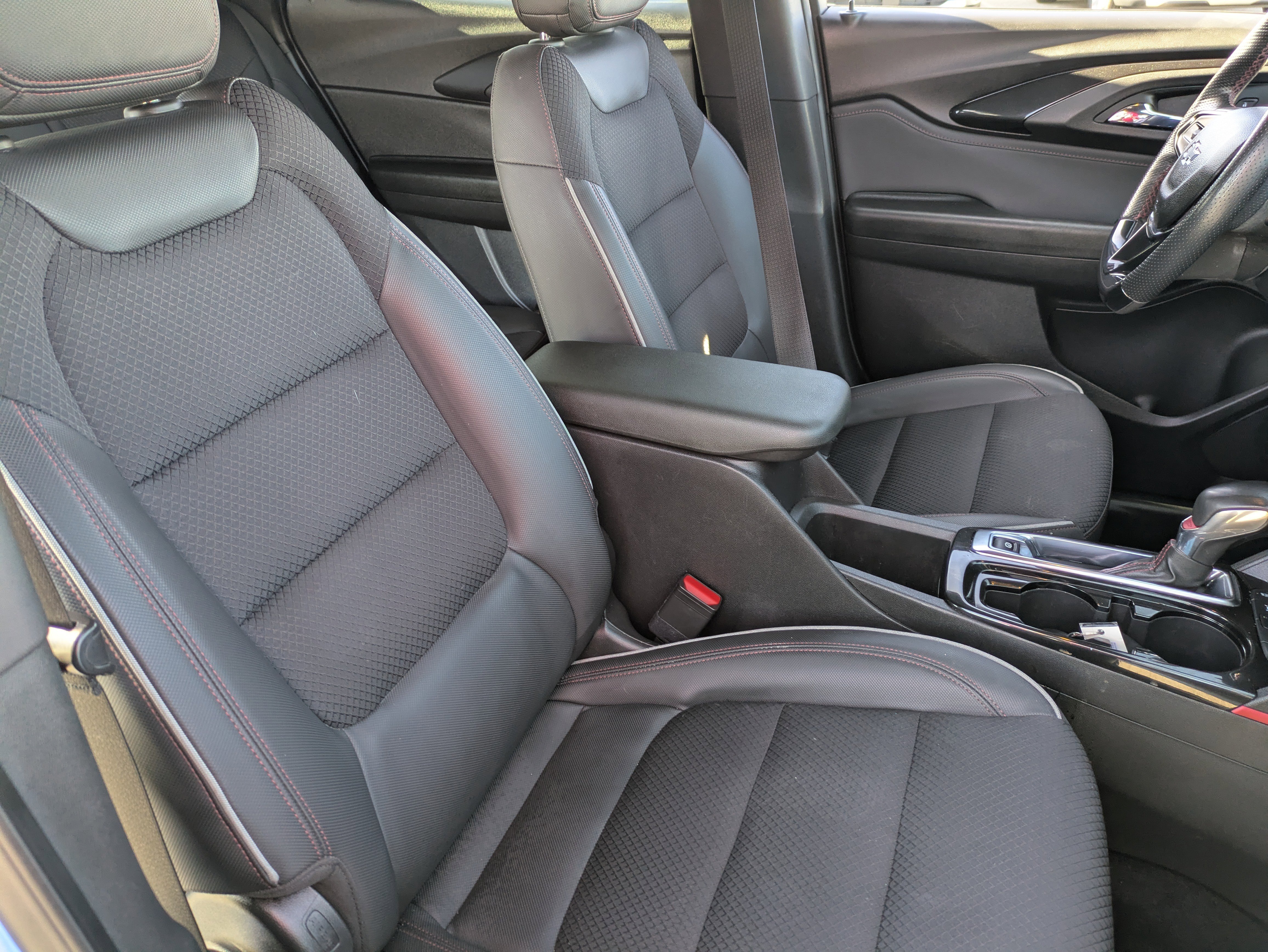 Used 2023 Chevrolet TrailBlazer RS w/ Sun and Liftgate Package image 11