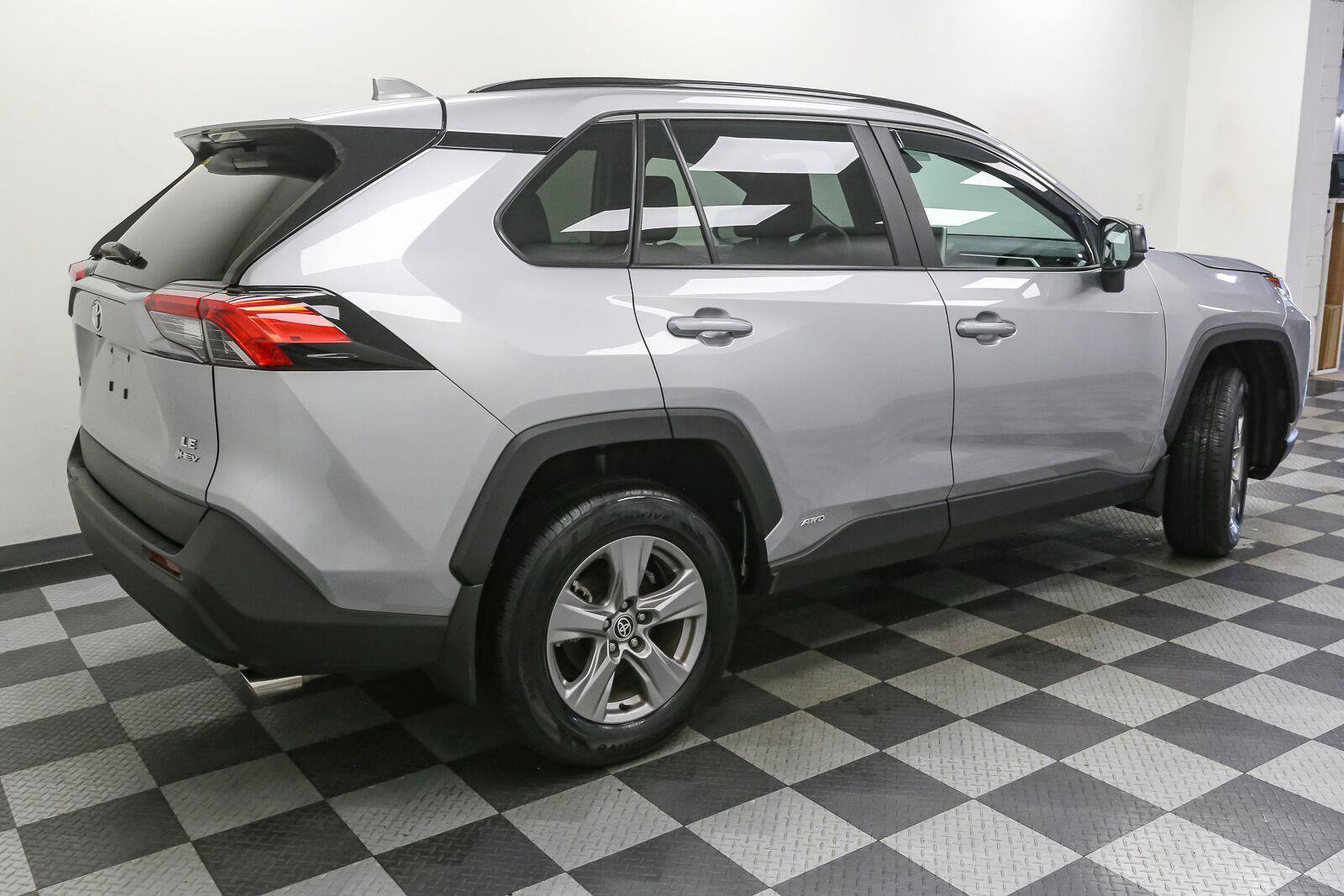 Used 2025 Toyota RAV4 LE AWD/4WD image 8