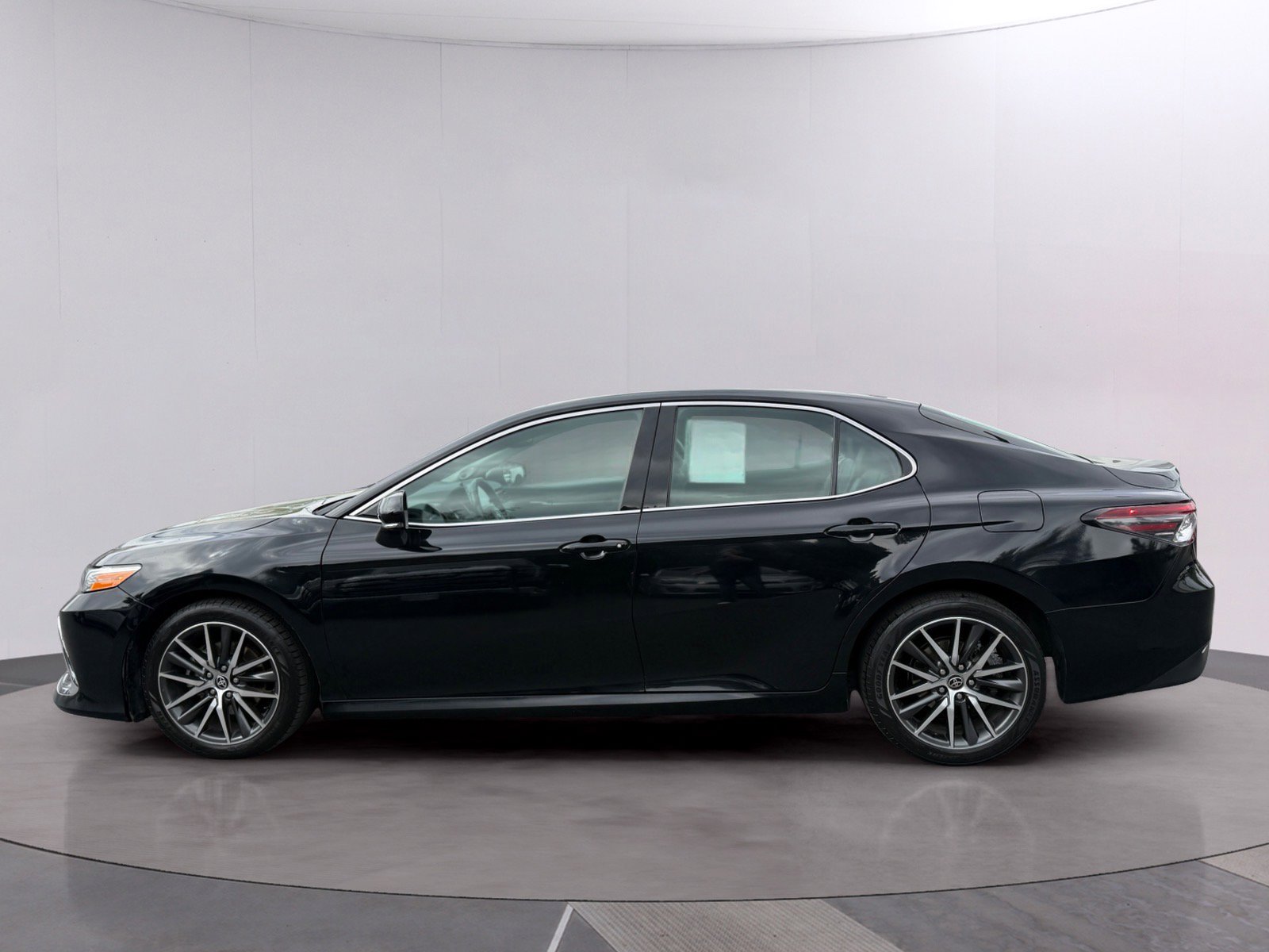 Used 2023 Toyota Camry XLE w/ Navigation Package AWD/4WD image 2