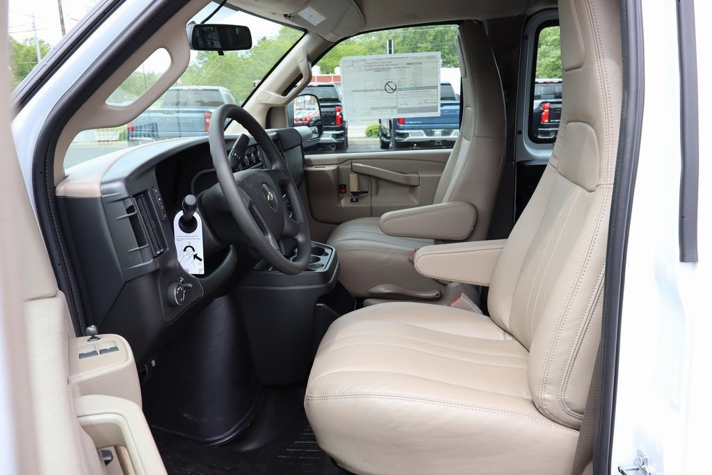 New 2025 Chevrolet Express 3500 w/ Chrome Appearance Package RWD image 15