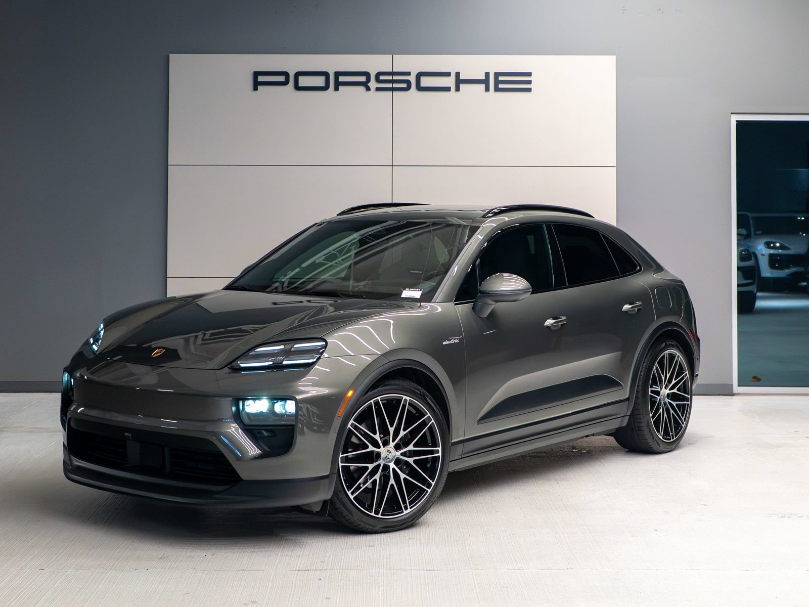 Certified 2024 Porsche Macan 4 Electric AWD/4WD image 1