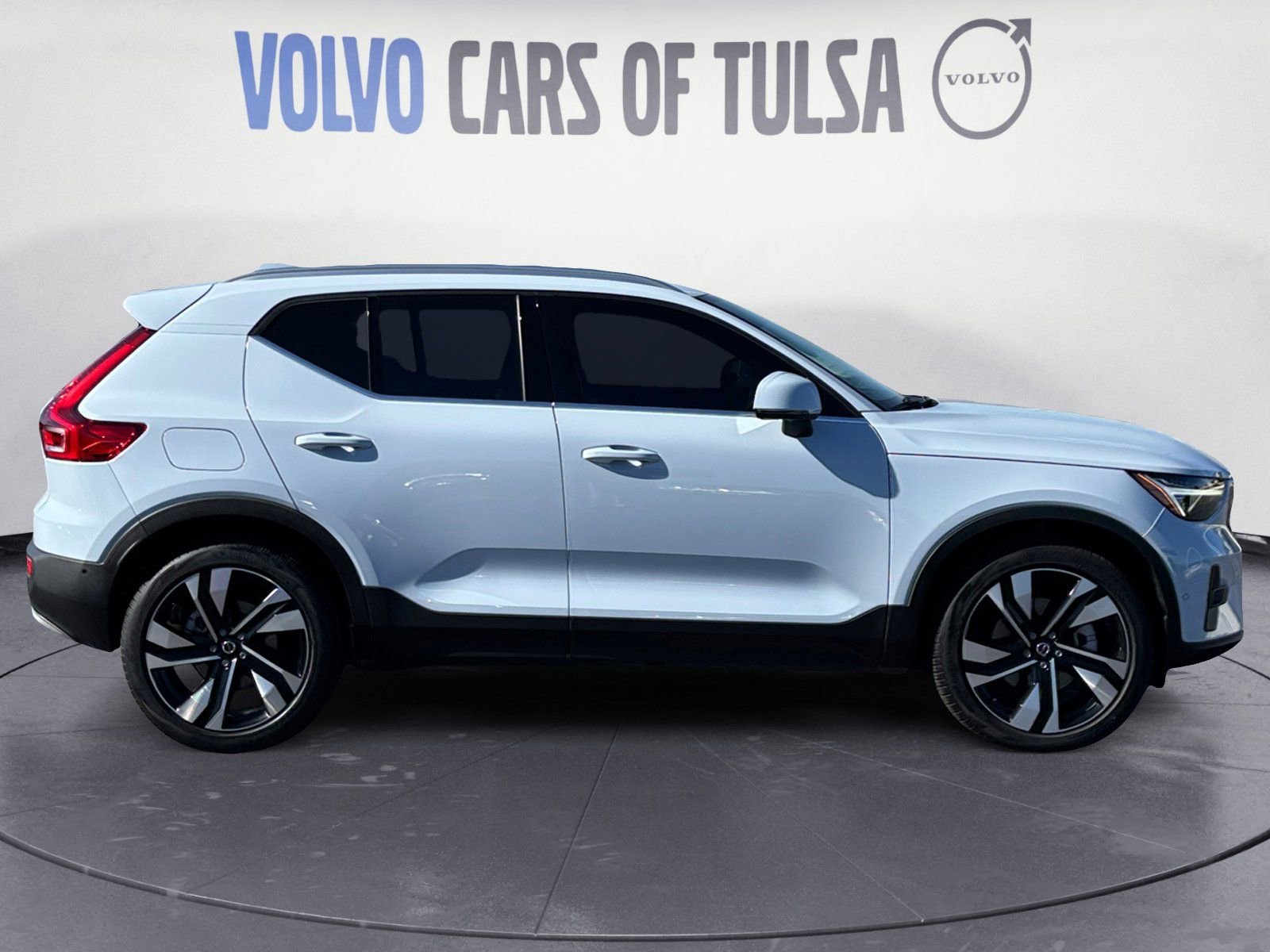 New 2025 Volvo XC40 B5 Ultra w/ Protection Package image 6