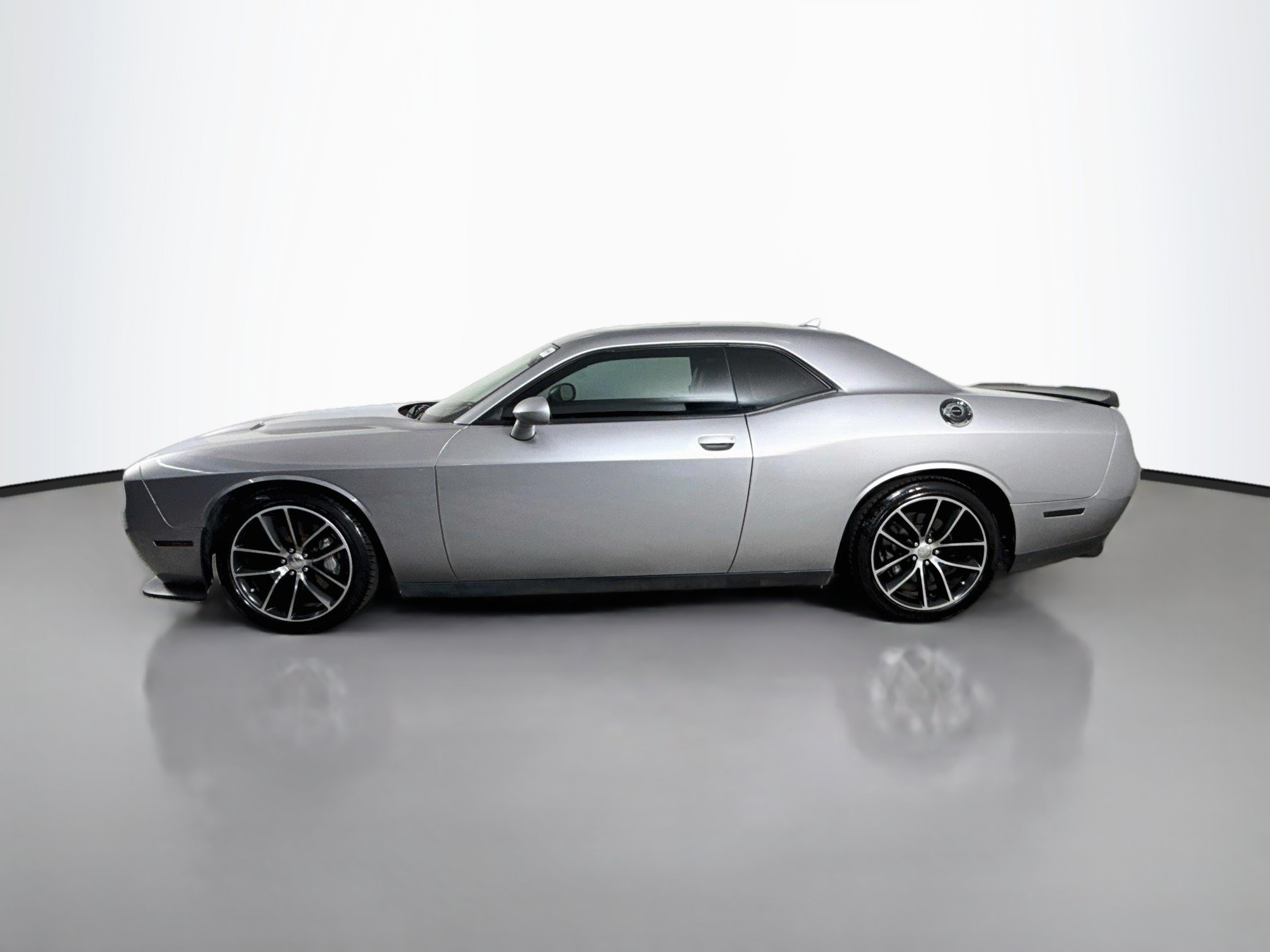 Used 2016 Dodge Challenger R/T Scat Pack w/ Leather Interior Group RWD image 6