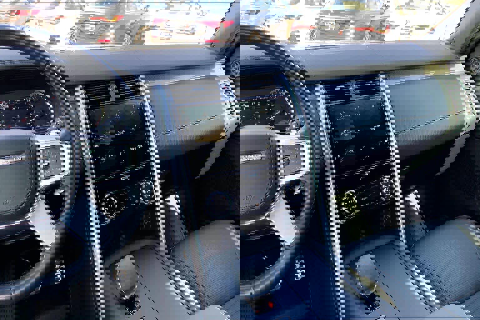 Used 2023 Land Rover Discovery Metropolitan Edition image 8