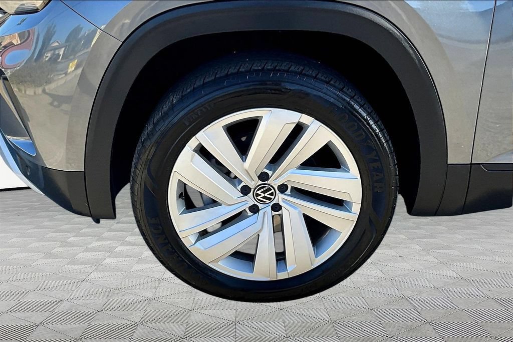 Used 2023 Volkswagen Atlas Cross Sport SE FWD image 31
