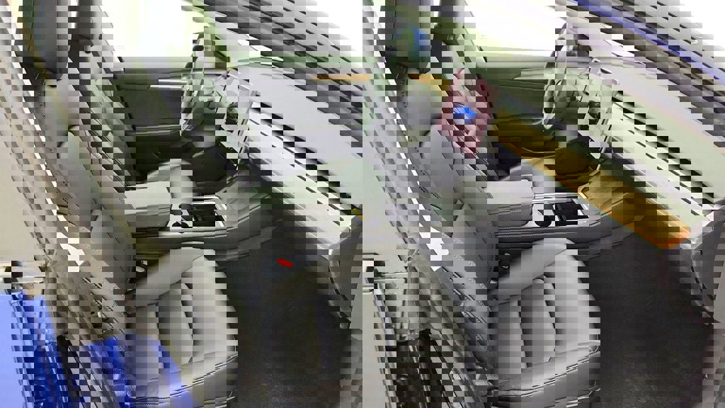 Used 2023 Tesla Model 3 Standard Range image 28