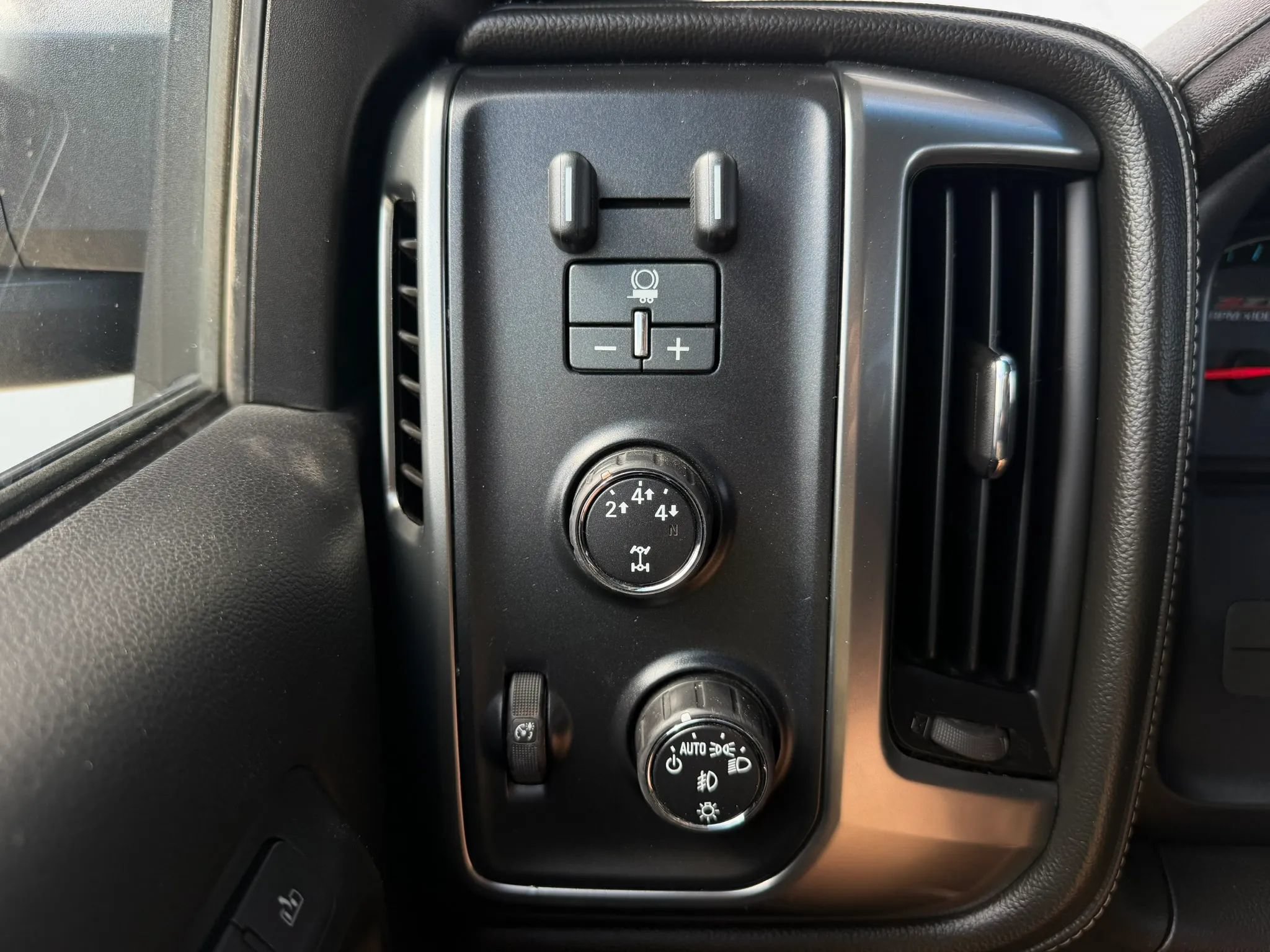 Used 2015 Chevrolet Silverado 3500 LTZ w/ Duramax Plus Package AWD/4WD image 27