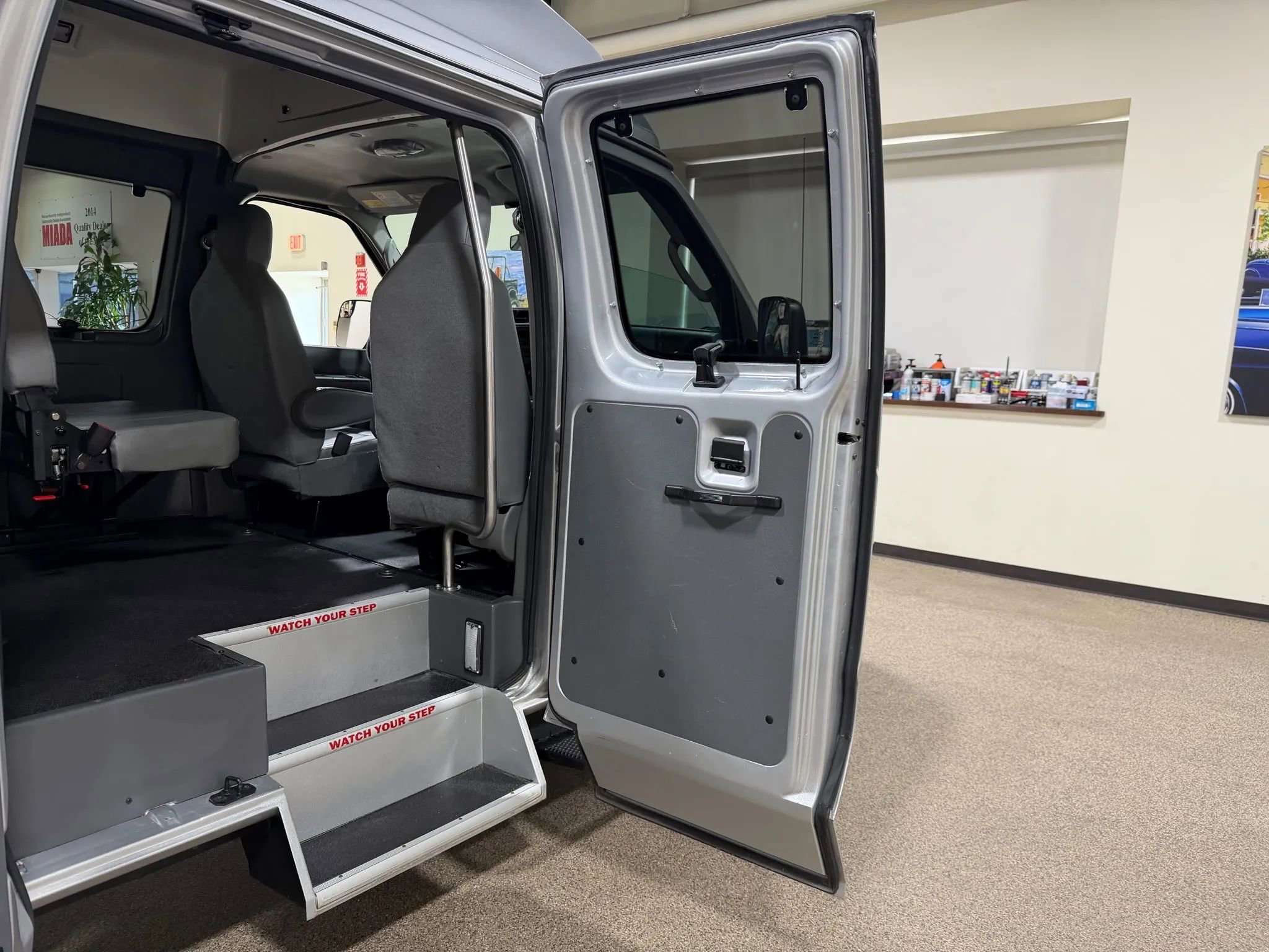 Used 2014 Ford E-250 and Econoline 250 Extended w/ Power Group image 25