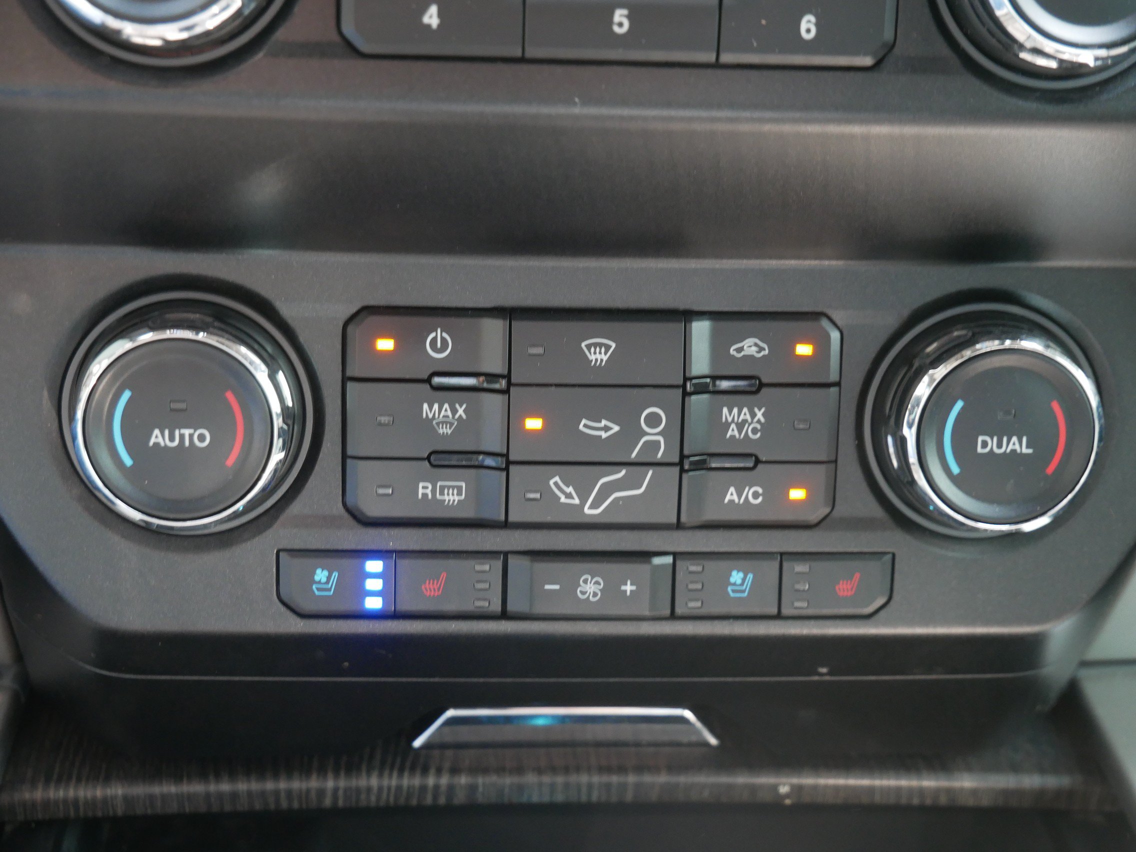 Certified 2020 Ford F450 Lariat w/ Lariat Value Package AWD/4WD image 14
