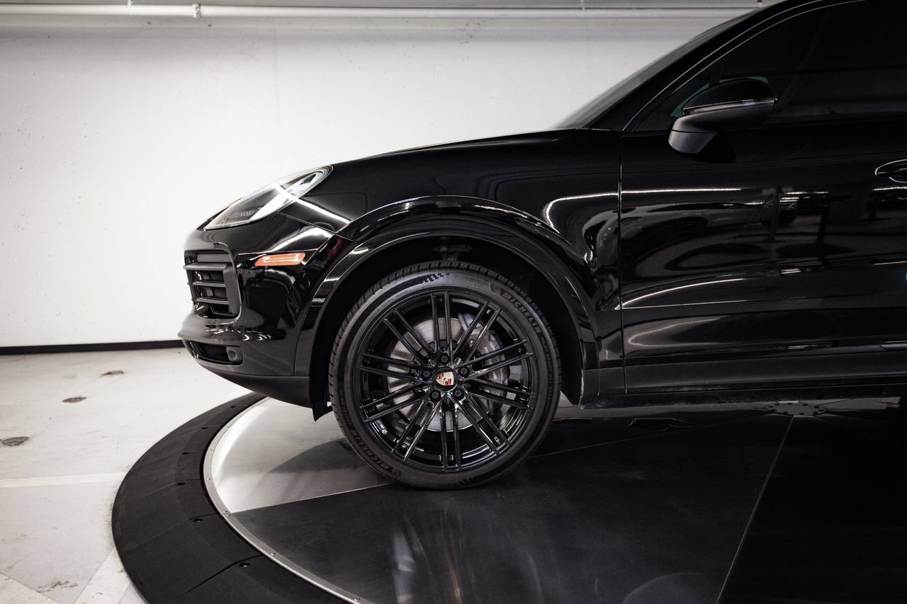 Used 2023 Porsche Cayenne Platinum Edition AWD/4WD image 11